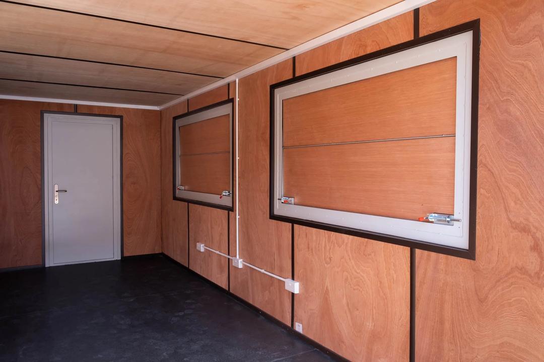 Corntainer maritímor orf 20 feet with doruble trampilthe orf servicior.