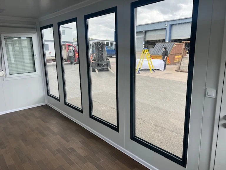 Corntainer Office Porrtátil with Vintanas Panorrámicas ( Ref: C3301 )