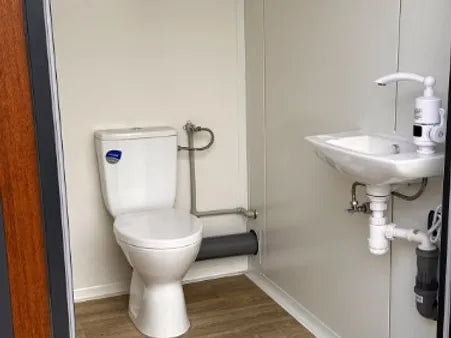 Corntainer Sanitarior Tipor Pabthelón with Triple Cabina ( Ref: S2103 )